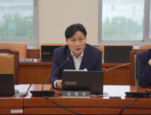 與 김영진, 관세 협상 결과 두고 “평균 스탠더드…한미 관계 파란불”