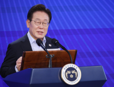 李대통령 “이빨 흔들릴 정도로 조용한 전투 벌여…국력 더욱 키워야”