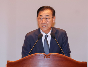 김윤덕 국토부 장관 취임…“양질의 주택 충분히 공급할 것”