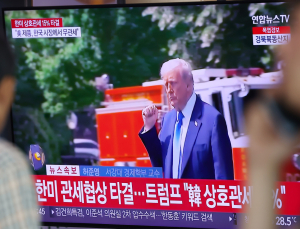 한고비 넘기고 '안보'로…국방비 증액·주한미군 역할 조정 테이블 오르나