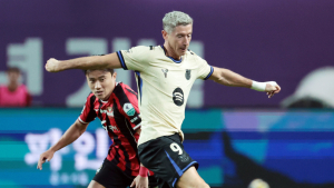 ‘레반도프스키 선제골’ 바르샤, 서울전 1-0 리드