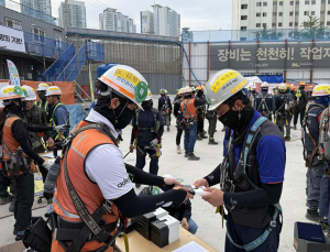 DL건설, 혹서기 근로자 보호  현장안전관리 추진 外 SM스틸 건설부문 [쿡경제]