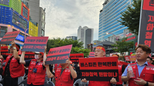 “소상공인 터전 사라진다”…홍대 레드로드 역사 설치 반발