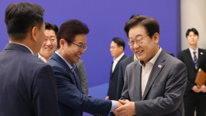 이철우 “경북 지원이 암 이겨내는 큰 선물”…이재명 “암 낫게 해드려야죠”