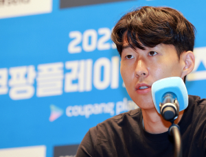 손흥민, 토트넘 떠난다…10년 동행 마침표