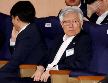 文비난·박원순 옹호·위안부 비하…인사처장 논란 ‘일파만파’