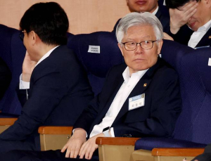 文비난·박원순 옹호·위안부 비하…인사처장 논란 ‘일파만파’