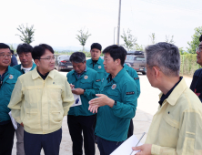 충남도, 행안부와 아산 와천 제방 붕괴현장 점검