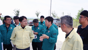 충남도, 행안부와 아산 와천 제방 붕괴현장 점검