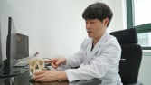여름철 폭염이 뇌경색 위험 부추긴다 [건강 나침반]