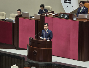 안규백·권오을, 신임 장관 국회서 첫 인사…“안보·보훈에 혼신”