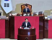 국회 본회의서 野 필리버스터, 與 퇴장 응수…고성 오가기도