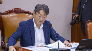 ‘주식 차명 거래 의혹’ 이춘석, 민주당 자진 탈당…“당에 누 끼쳐 죄송”