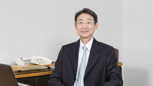 친족회사 쏙 뺀 농심…신동원 회장, 대기업 지정 회피 혐의로 檢 고발