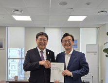 홍태용 김해시장…전재수 해수부장관 만나 ‘국가 스마트 물류플랫폼’ 김해 유치 건의 
