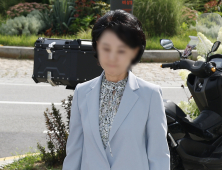 통일교 총재 비서실장 특검 출석…청탁·명품 의혹에 ‘침묵’