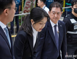 특검, 김건희 ‘구속’ 총력전 돌입…‘증거인멸’ 가능성 부각