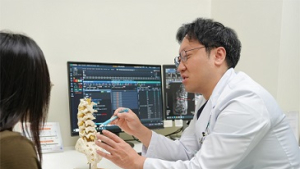 허리 통증과 다이어트, 허리 디스크가 있을 때는 가벼운 걷기부터 [건강 나침반]