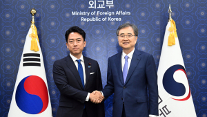 ‘차기日총리 1순위’ 고이즈미 농림수산상‚ 조현 외교부 장관 면담