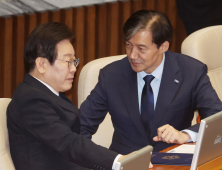 與 ‘조국 사면’에 “정치검찰 피해자 명예 회복”…李대통령에 공 돌린 친文