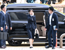 김건희, 영장실질심사 출석…고개 숙이고 ‘묵묵부답’