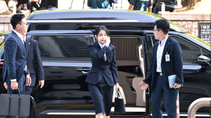 김건희, 영장실질심사 출석…고개 숙이고 ‘묵묵부답’
