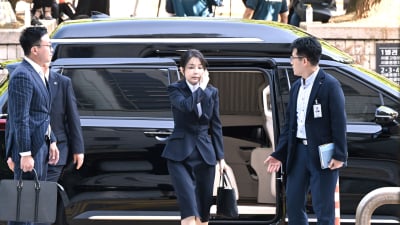 김건희, 영장실질심사 출석…고개 숙이고 ‘묵묵부답’