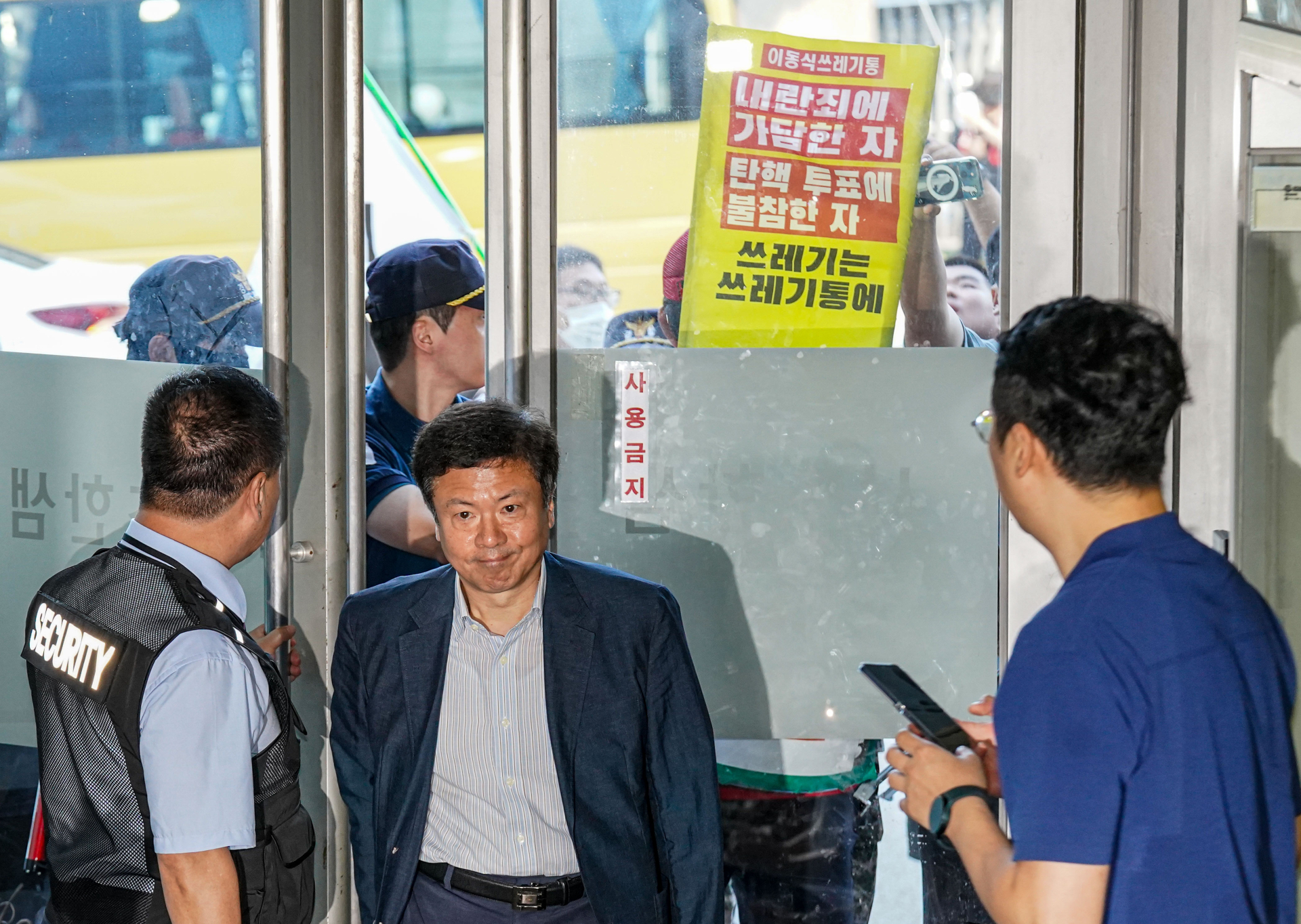 해병특검‚ 전하규 국방부 대변인 재소환…기록회수·재검토 조사