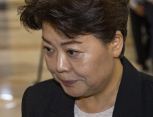 윤희숙, 여의도연구원장 사퇴…“전대 혁신 후보 지지”