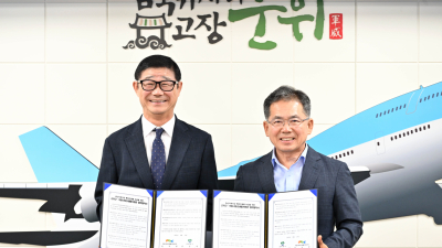 수십 년 고질 민원 해결 나선다…군위군, 축산악취 저감 특허미생물 도입 협약