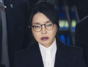 김건희, 구속 후 첫 특검 조사…포토라인 없이 조사실로 직행