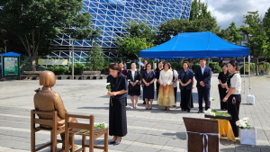 전주시, 일본군 위안부 피해자 ‘기림의 날’ 평화의 소녀상에 헌화