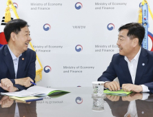 김관영 전북지사, 경제부총리 만나 5대 핵심 국가예산 사업 건의