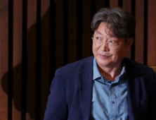 ‘차명거래 의혹’ 이춘석 7시간 경찰 조사…“국민께 깊이 사죄”