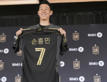 손흥민, 유니폼 판매 전세계 1위…메시·호날두보다 더 팔렸다