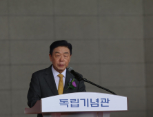 김형석 경축사 발언 후폭풍…정치권·광복회, 사퇴 요구