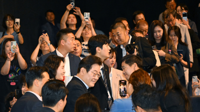 李대통령, 영화·시장·사찰 행보…광복 의미·민생 챙겨