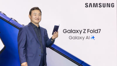 CNBC “삼성, 폴더블폰 출시로 美 점유율 급등…애플 추격”