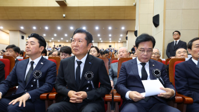 여야, 김대중 대통령 서거 16주기 총출동…‘DJ 정신’ 두고 엇갈려