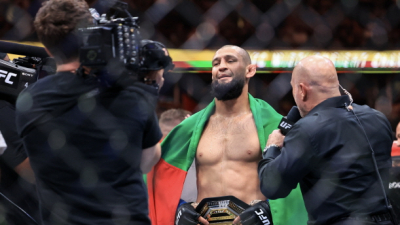 치마예프, 체첸-UAE 최초 UFC 챔피언 등극…압도적인 레슬링으로 뒤 플레시 제압