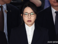‘건강 악화’ 김건희, 내일 특검 불출석…자필 사유서 제출 예정