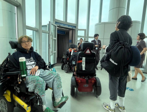 “업혀야 비행기 탑승” 공항 80% 리프트카 0대…교통약자에 닫힌 하늘길 [불편한 공항①]