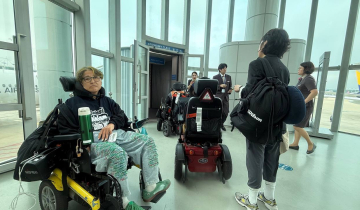 “업혀야 비행기 탑승” 공항 80% 리프트카 0대…교통약자에 닫힌 하늘길