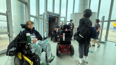 “업혀야 비행기 탑승” 공항 80% 리프트카 0대…교통약자에 닫힌 하늘길 [불편한 공항①]