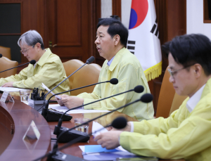 구윤철·김정관 “석화업계, 사즉생 각오로”…정부 지원 ‘자구노력 전제’