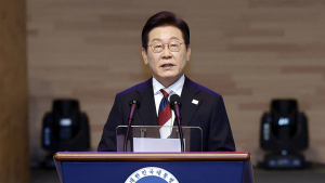李대통령 “위안부 합의, 국가 간 약속…뒤집는 것 바람직하지 않아”