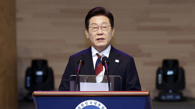 李대통령 “위안부 합의, 국가 간 약속…뒤집는 것 바람직하지 않아”