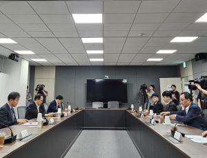 ‘복귀’ 전공의 단체, ‘인턴 기간 단축’ 요구…복지부 답변 유보