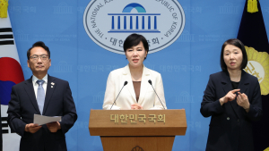 민주당, ‘이재명 피습 사건’ 테러 지정 촉구
