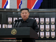北, 신형 지대공 미사일 시험 사격…김정은 참관
